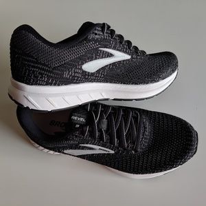 NWB Women's Brooks